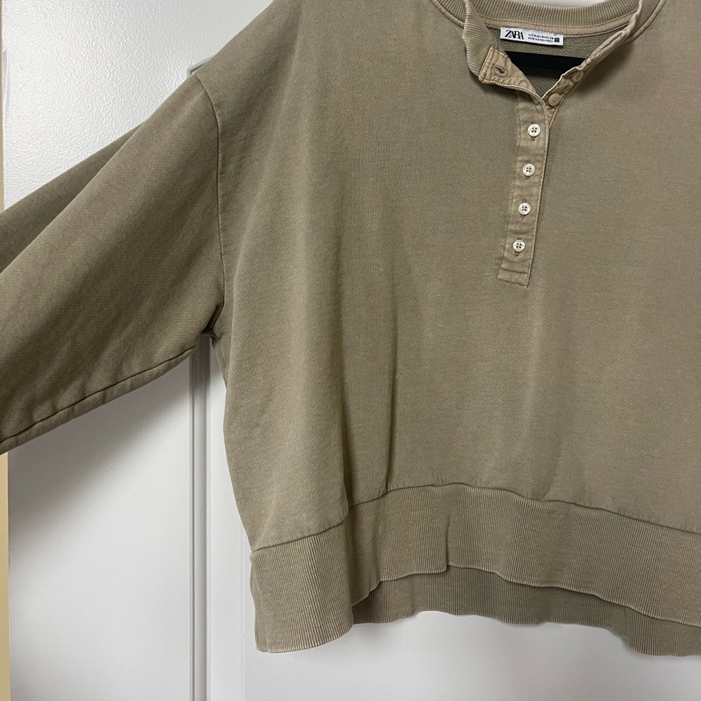 Zara Women's Tan Henley Sweatshirt - Picture 2 of 4